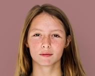 Love your freckles (Image via Freepik/Rawpixel.com)